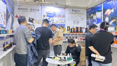 Warmly receive customers